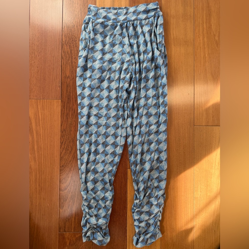 Balloon or MC Hammer pants